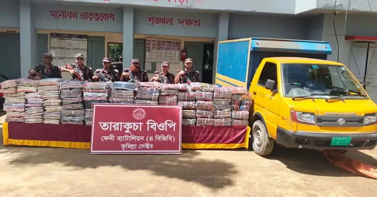 বিজিবির অভিযানে জব্দকৃত পণ্য ও কাভার্ড ভ্যান